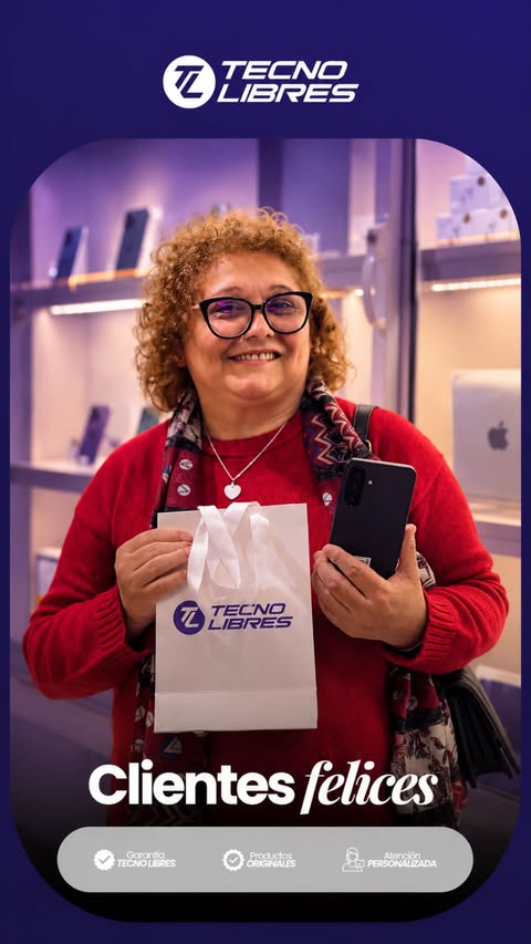 Cliente de Tecno Libres con su compra