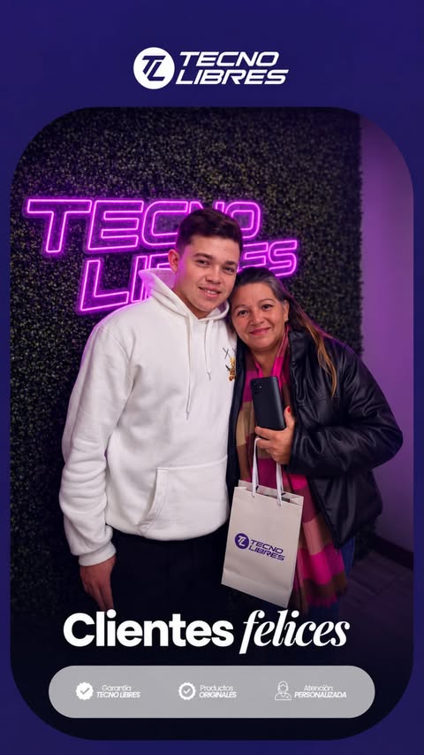 Cliente de Tecno Libres con su compra