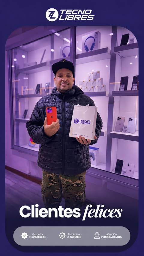Cliente de Tecno Libres con su compra