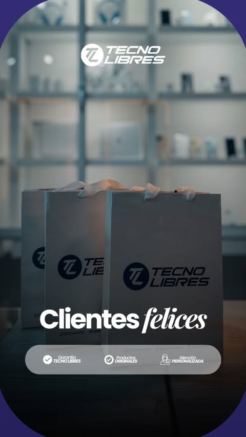 Cliente de Tecno Libres con su compra