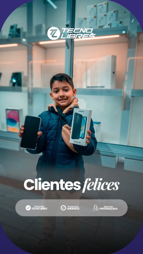 Cliente de Tecno Libres con su compra