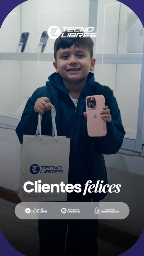 Cliente de Tecno Libres con su compra