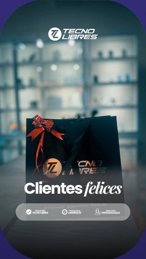Cliente de Tecno Libres con su compra