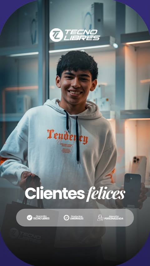 Cliente de Tecno Libres con su compra