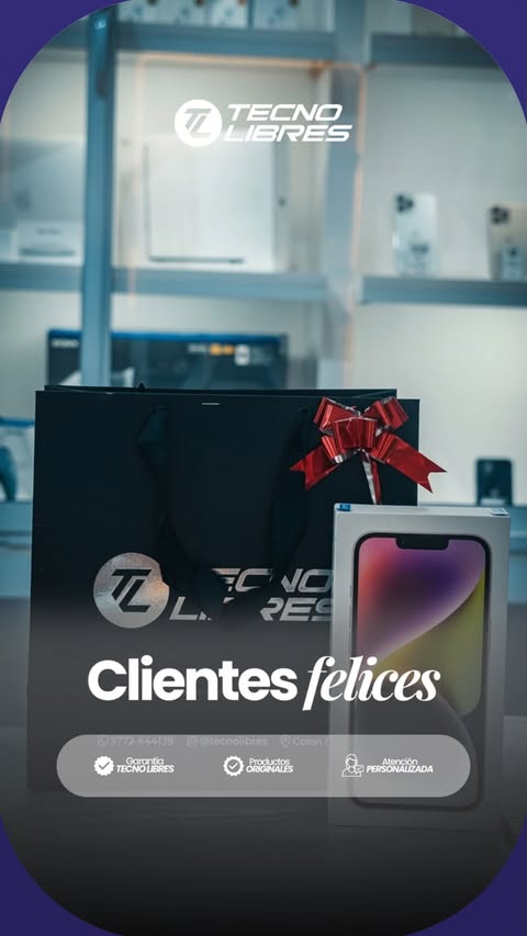 Cliente de Tecno Libres con su compra