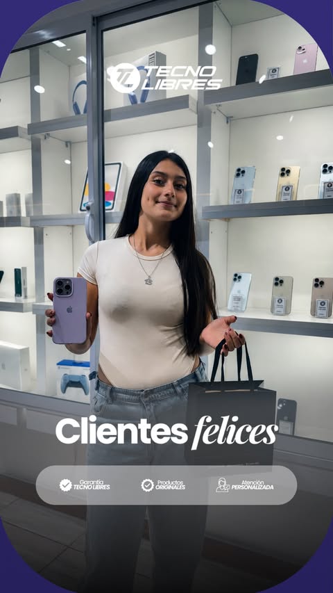 Cliente de Tecno Libres con su compra