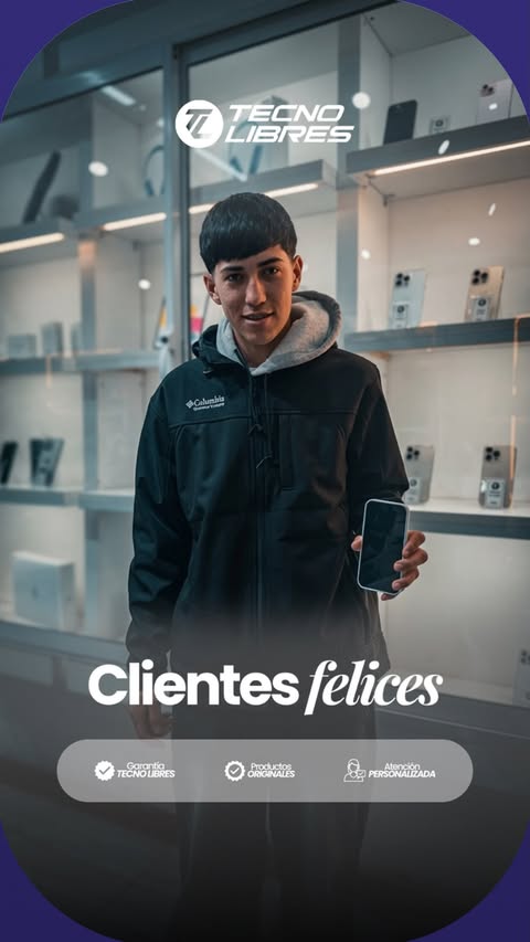 Cliente de Tecno Libres con su compra