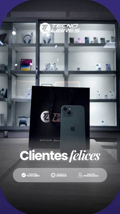 Cliente de Tecno Libres con su compra