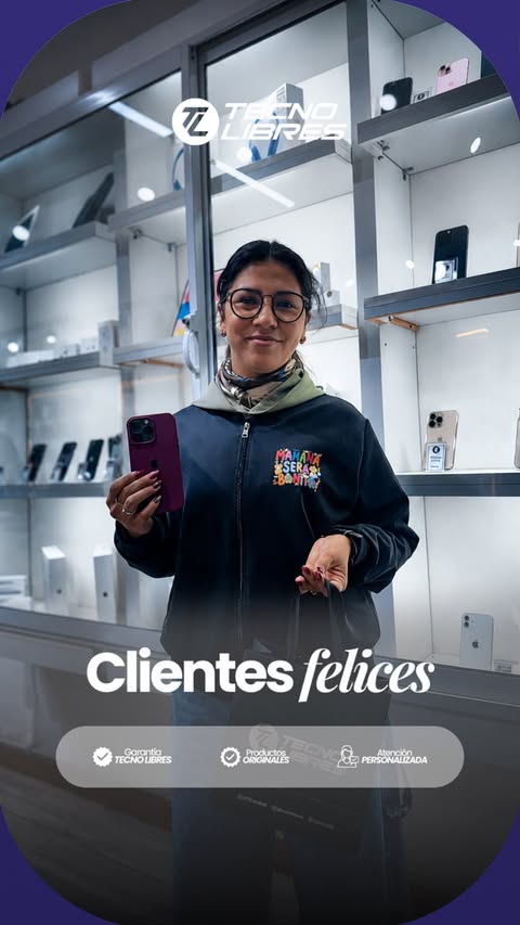 Cliente de Tecno Libres con su compra