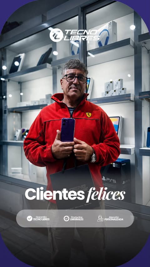 Cliente de Tecno Libres con su compra