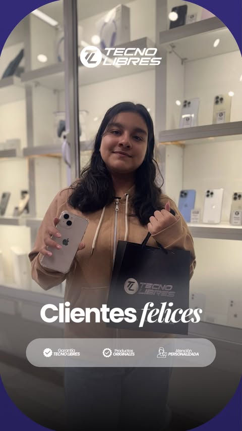 Cliente de Tecno Libres con su compra
