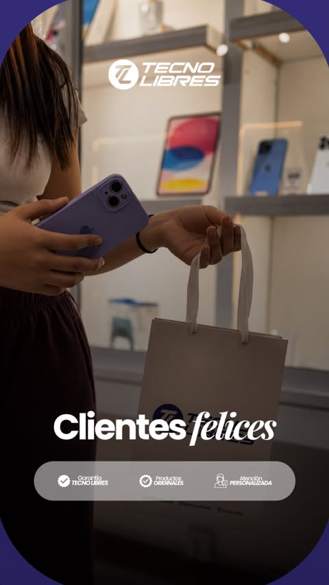 Cliente de Tecno Libres con su compra