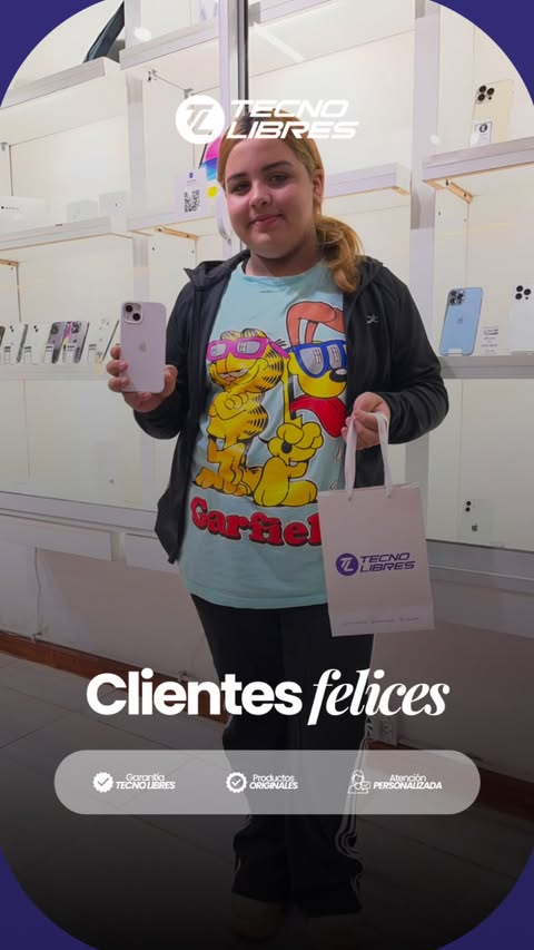 Cliente de Tecno Libres con su compra