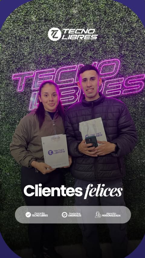Cliente de Tecno Libres con su compra