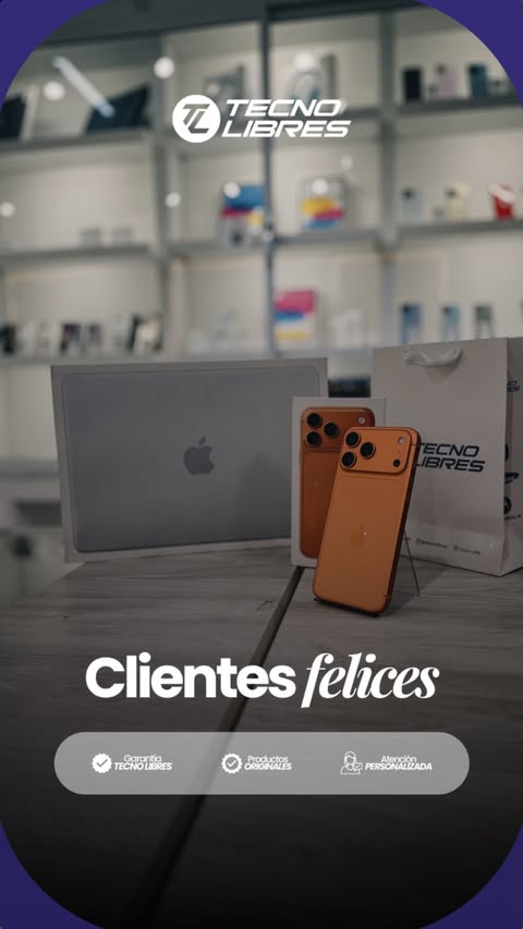 Cliente de Tecno Libres con su compra