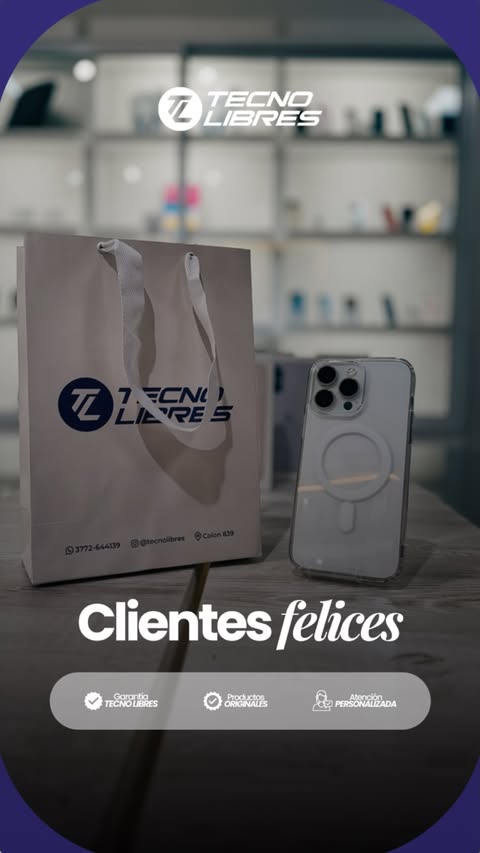 Cliente de Tecno Libres con su compra