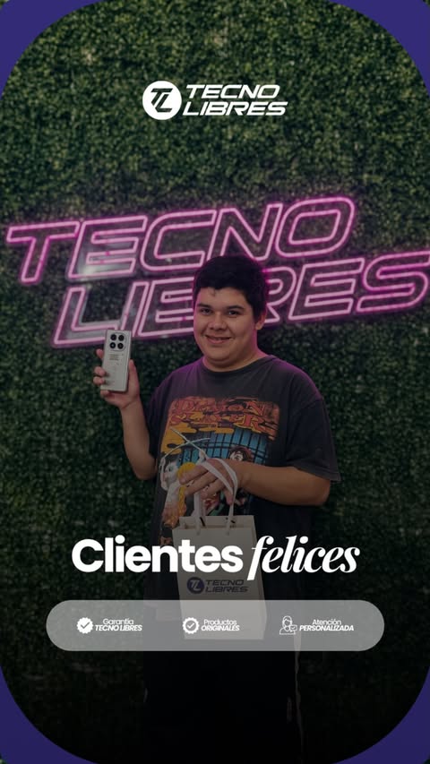 Cliente de Tecno Libres con su compra