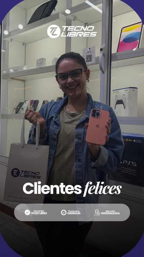 Cliente de Tecno Libres con su compra