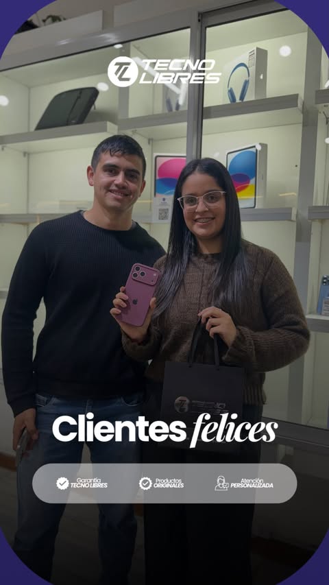 Cliente de Tecno Libres con su compra