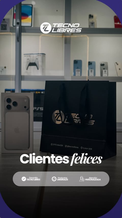 Cliente de Tecno Libres con su compra