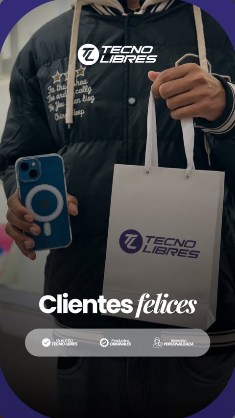 Cliente de Tecno Libres con su compra
