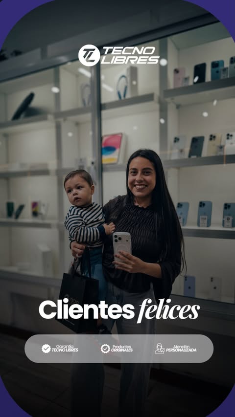 Cliente de Tecno Libres con su compra
