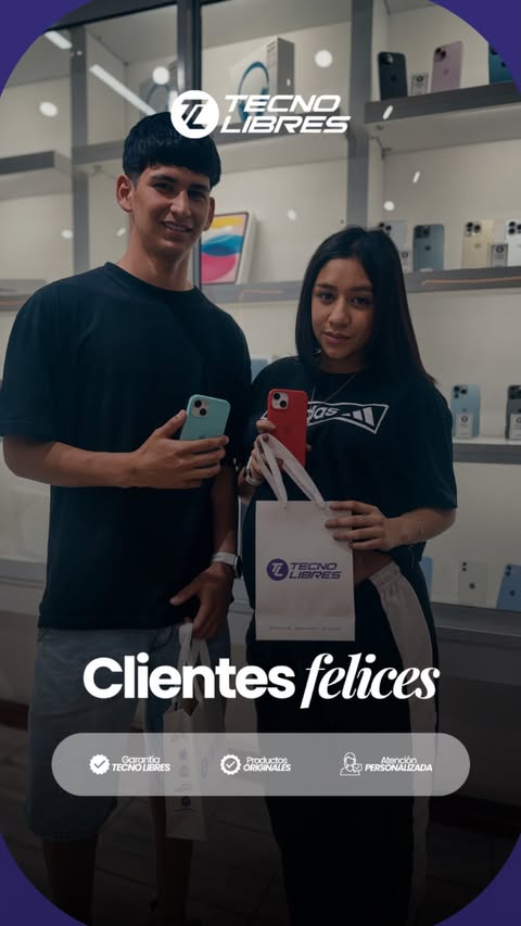 Cliente de Tecno Libres con su compra