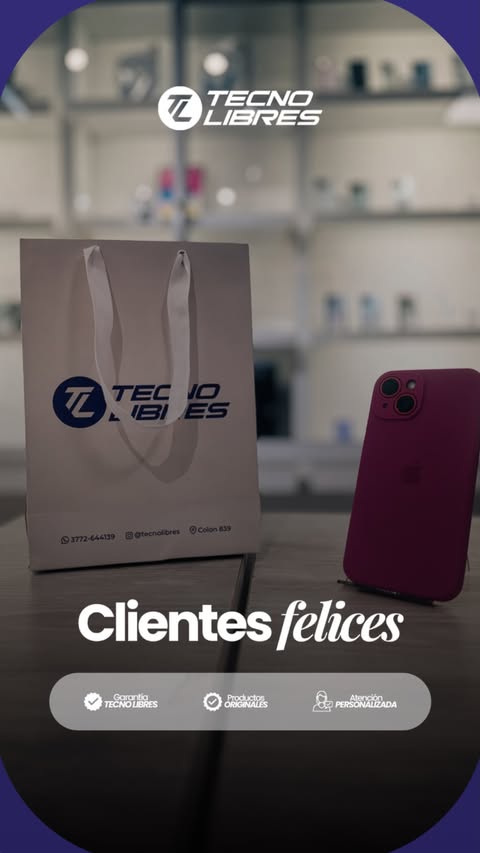 Cliente de Tecno Libres con su compra